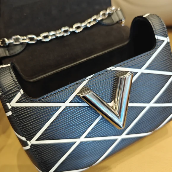 Louis Vuitton Black/White Malletage Leather Twist PM Shoulder Bag - Picture 6 of 12